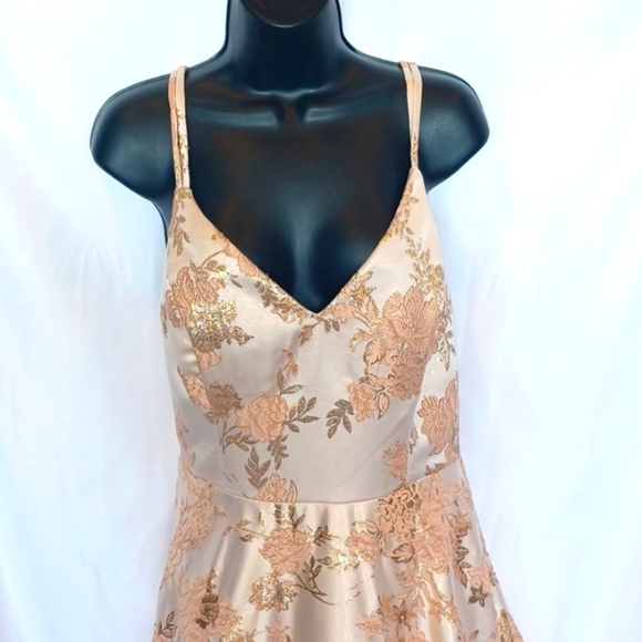 City Triangles NWT Size 15 Ball Gown! Blush Gold Brocade, side zip, 3 layers - Picture 2 of 7